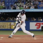 村上宗隆、メジャー争奪戦へ。10年429億円
