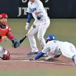 中日井上監督、カープ石原×ハーンの本盗阻止にコリジョンを主張「じゃあどれがコリジョンやねん」