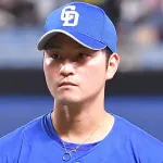 元DeNA・砂田毅樹が離婚を報告…　SNS驚きの声「美男美女のご夫婦だったのに」「去年の引退セレモニーも花束渡しにきてたのに」