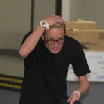 【疑問】松岡昌宏さん、なぜか異常なほど頭頂部を隠したがる