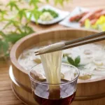 『食べる前の期待といざ食べた時の満足度の乖離が大きい食べ物』を想像してください
