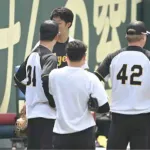 阪神・石井が１軍に合流　投手円陣で拍手で迎えられる　先月６日に打球が頭部を直撃