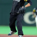 反町隆史、東京ドームでノーバン始球式「20年の重みに恥じないよう投げた」ソフトバンク―日本ハム戦