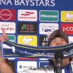 DeNA井上、お立ち台で“宇宙”を披露！　特別仕様の「I⭐️YOKOHAMA宇宙」にベンチも総ツッコミｗｗｗ