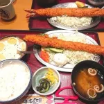 【画像】名古屋の特大エビフライ、めちゃくちゃでかいお前らの想像の1.5倍でかいｗｗｗｗｗｗ