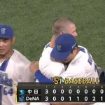 DeNA・小園健太、待望のプロ初勝利！ 堀岡グダって緊急登板のウィックに感謝の抱擁