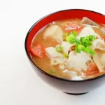 マラソンの給水所「＋50円で豚汁に変更できます」