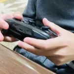 【悲報】最近の小中学生、不登校からのゲーム漬け生活が当たり前にｗｗｗｗｗｗ