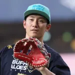 西川龍馬さんマジか‥車いすに乗り那覇から空路帰阪‥