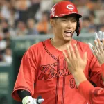 カープ中村奨成、巨人赤星から4号同点ホームラン！41イニングぶり得点！！