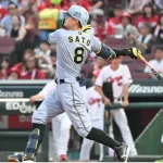 【阪神】佐藤輝明がキング独走の２２号ソロ「いい打球でいいバッティング」　チームは１０連勝