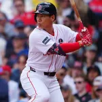 吉田正尚「6番・DH」で今季初スタメン　右肩手術を越えて戻った本拠地…復活の一撃に期待