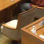 沖縄県議会 議員10人が遅刻