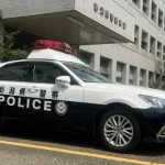 男子高校生（17）、駅の広場のベンチで横になってた面識ない20代男性にいきなり殴りかかって逮捕