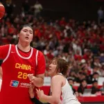 【動画】バスケ、やっぱり欠陥スポーツだった。身長226cmにボールを渡したら確実に点が取れる無双状態