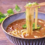 カレー（攻撃力1000）「いくぞっ！」うどん（攻撃力1000）「おう！」