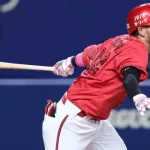 カープ菊池、D松葉から同点の2点タイムリーツーベース！末包猛打賞からのチャンス活かして反撃の狼煙上げる！