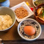 定食「納豆と生卵付いてます！」　←いやどっちか一つでよくね？