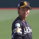 前田悠伍19歳、ノーアウトのピンチで首位打者・村林の打席でニヤリと笑う　→　トリプルプレー
