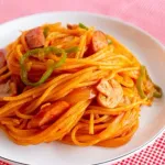 パスタはパスタソースかけるよりもケチャップを茹でたパスタと一緒に炒めたほうが美味い