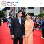 【MLB】大谷翔平、真美子夫人　レッドカーペットに登場！　第1子出産後のスレンダーな姿に「産後とは思えん」「母になってより綺麗に」