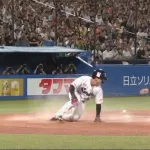 【悲報】巨人岸田、痛恨のポロリ