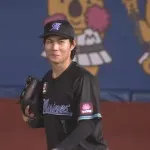 藤原、アウトカウント間違えてスタンドに投げ込み可愛い笑顔