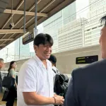 DeNA三浦大輔監督、名古屋駅で小泉進次郎氏にバッタリ遭遇