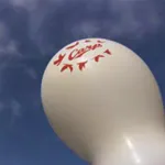 カープ中日戦で『白いジェット風船』平和の象徴である「鳩」が飛び立つことをイメージ