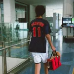 紗栄子が公開　ダルビッシュ有のユニフォームを着用した息子の写真　ダルビッシュに似てると反響「後ろ姿がパパそっくり」