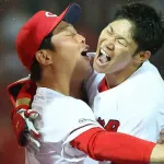 カープ新井監督、坂倉を怠慢走塁で懲罰交代「走塁を注意したのは1回や2回ではない」