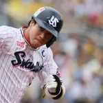 山田哲人(33) 打率.207（規定到達者で最下位) 4本塁打　20打点　OPS.575 (本拠地神宮)