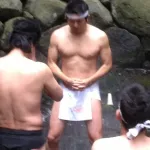 【画像】神谷宗幣さん、脱いだら結構マッチョ💪
