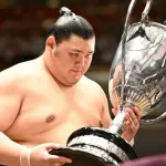 【悲報】大の里さん、師匠・稀勢の里譲りの金星配給マシーンと化してしまう・・・・・・・・・