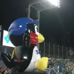ヤクルト、ここに来て5連勝！ 巨大つば九郎も祝福ｗｗｗｗｗ