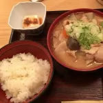 【画像】一切無駄のない"こういうのでいいんだよ"豚汁（ぶたじる）定食、発見される
