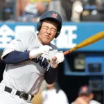 【悲報】高校野球決勝であわや乱闘　死球でバットたたきつけ感情あらわ　球審が制し投手も謝罪
