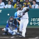 阪神・大山、「何とか一本」苦手ケイ撃ちでV撃　前半戦ラスト痛恨失策を速攻挽回