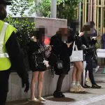 【画像】立ちんぼ2年で1億円稼いだ青柳美結ちゃん、逮捕後も元気に立ちんぼ継続ｗｗｗｗｗ