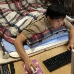 【画像】長期引きこもり者の体勢ｗｗｗｗｗｗｗｗ