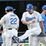 中日ドラゴンズ井上監督、5失点した大野のケツをキック