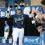 ヤクルト・山田哲人、初回の先制6号は通算305本塁打　池山2軍監督を超える球団新記録