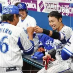 【画像】伊藤光と袖だけセーター着た男の画像を交互に貼る