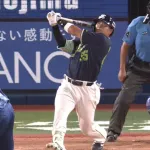 村上宗隆、完封負けを阻止する特大ホームラン！ 惨敗を見守ったヤクルトファンにご褒美