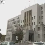 【悲報】高校男性教師(26)さん、三者面談で「このままブサイクでいいのですか？」と発言