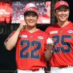 カープの「アメフト風限定ユニはダサい！」初見で不評も「実物見るとカッコいい！」復刻ユニの再販も議論再燃
