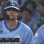 【西武】西川愛也、2003年城島以来の快挙となるパリーグ記録タイの1試合6安打を達成！！