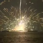 横浜・みなとみらいの花火大会　打ち上げの台船で火事　大会は中止に…
