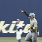 佐藤輝明さん、逆転3ランHRwwwwwwwwwwwwwwww