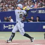 【阪神】佐藤輝明が８回に３番手橋本から劇的逆転３ラン！本塁打王、打点王へさらに前進